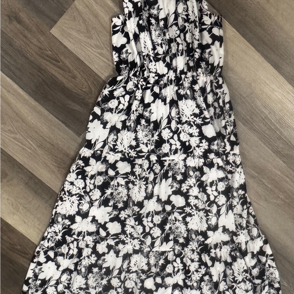 Floral Black and White Womens Maxi Dress Size Medium - Picture 3 of 8